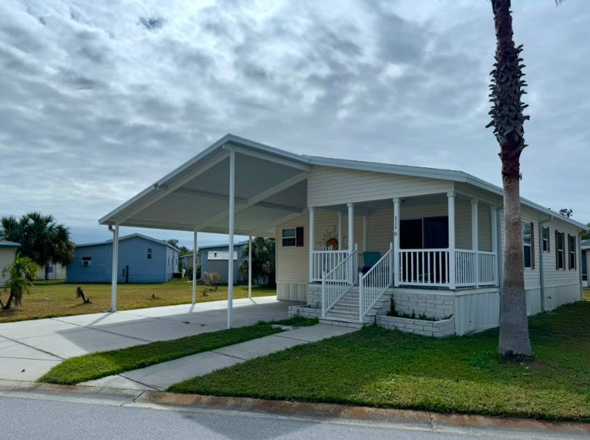 Tampa, FL Mobile Home for Sale located at 3738 Binnacle Dr. Winward Lakes