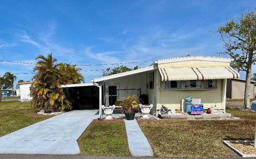 Palmetto, FL Mobile Home for Sale located at 14 Imperial Ave Coach House