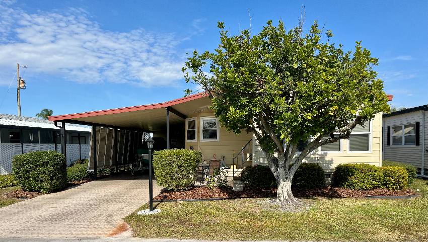 Palmetto, FL Mobile Home for Sale located at 88 Larkspur Coach House