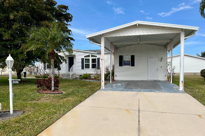 Palmetto, FL Mobile Home for Sale located at 2606 87th Ct E Sun Key Village