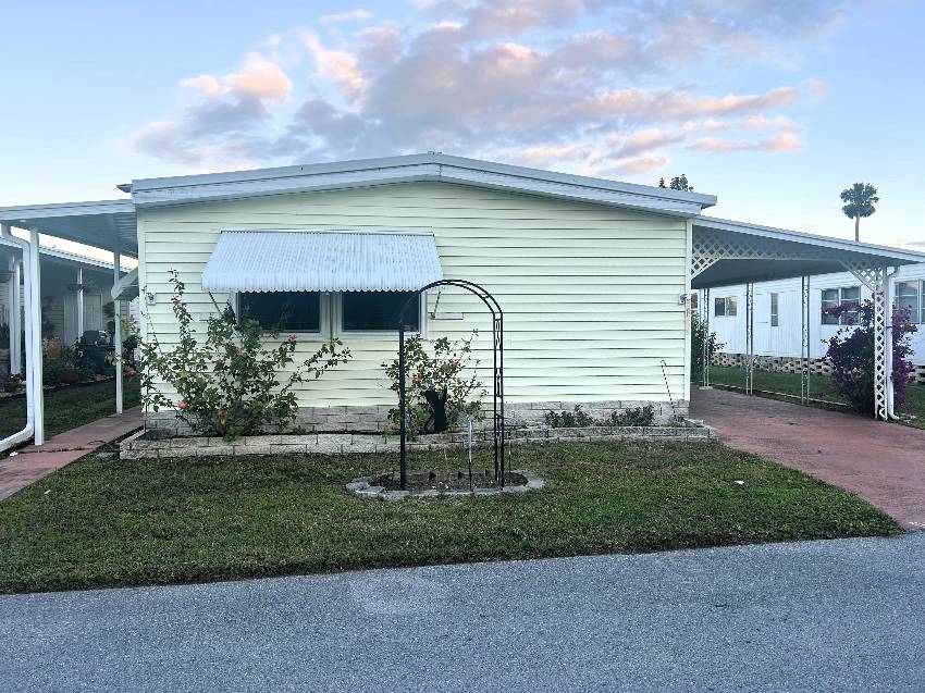 New Port Richey, FL Mobile Home for Sale located at 5846 Clubhouse Dr 