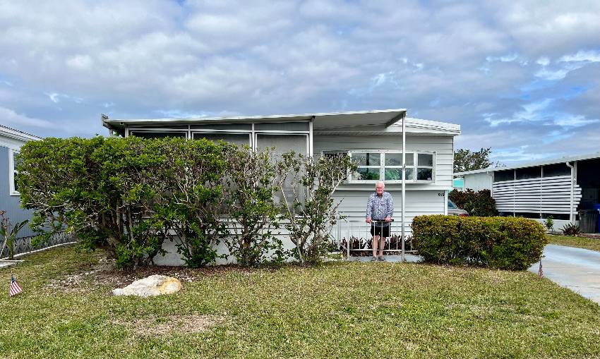 Venice, FL Mobile Home for Sale located at 915 Vincent W Bay Indies