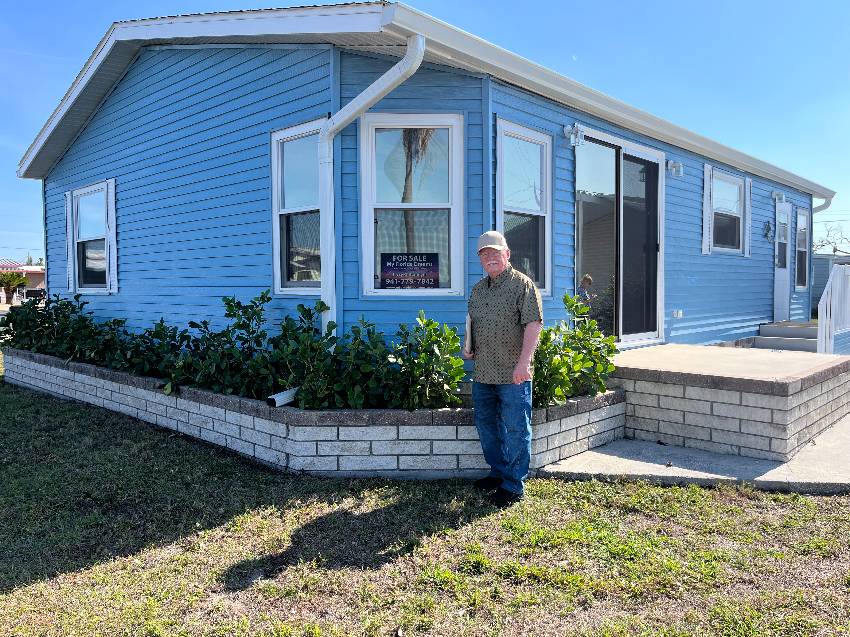 Bradenton, FL Mobile Home for Sale located at 508 44th Ave E Lot H10 Village On The Greens