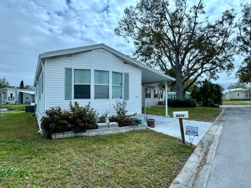 Tampa, FL Mobile Home for Sale located at 6214 Starboard Ln 