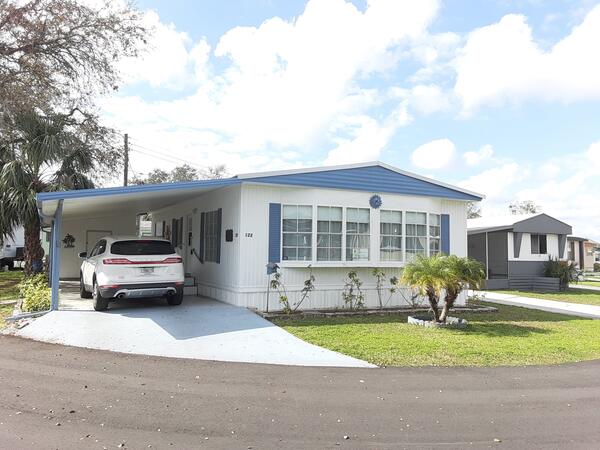 Lakeland, FL Mobile Home for Sale located at 122 Smithwood Bedrock Colonial Village