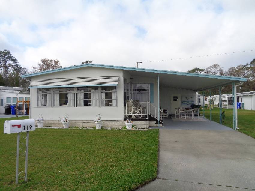 Lakeland, FL Mobile Home for Sale located at 119 Boyd St Twin Palms