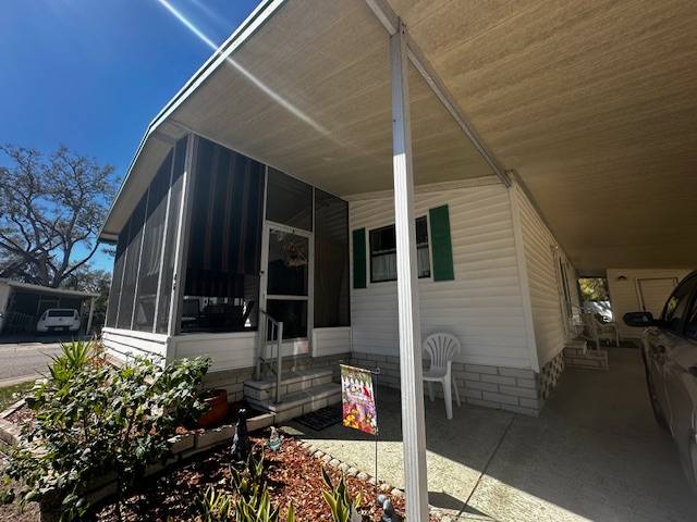 Clearwater, FL Mobile Home for Sale located at 15777 Bolesta Road #46 Shady Lane Oaks