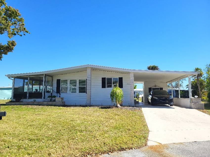 Sarasota, FL Mobile Home for Sale located at 5921 Brigadoon Cir Camelot Lakes Village