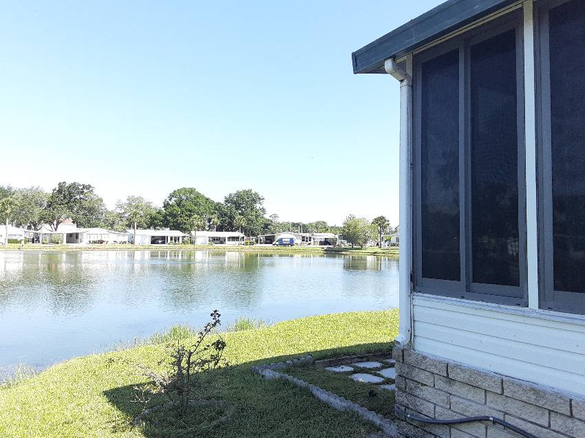 Lakeland, FL Mobile Home for Sale located at 4618 Alpine Drive Schalamar Creek