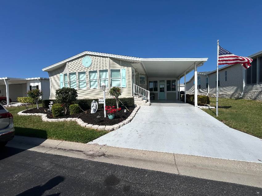Palmetto, FL Mobile Home for Sale located at 8713 28th Ave E Sun Key Village
