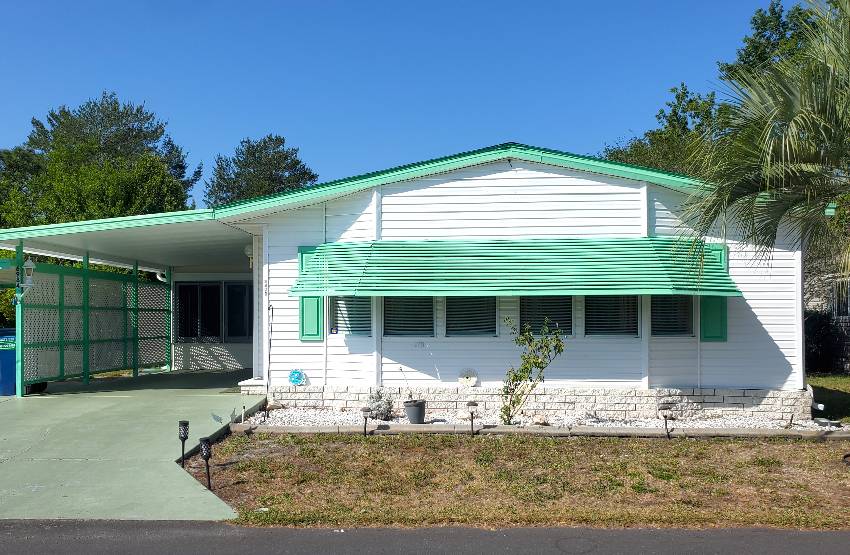 Homosassa, FL Mobile Home for Sale located at 6984 W Woodbridge Dr Walden Woods