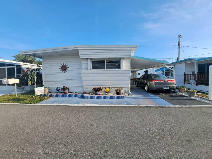 St. Petersburg, FL Mobile Home for Sale located at 4125 Park St. Lot 722 Crosswinds
