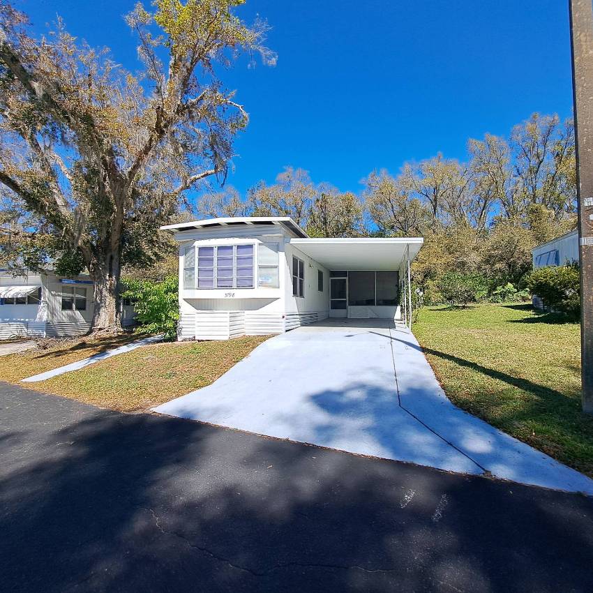 Dade City, FL Mobile Home for Sale located at 10515 Us 301 #37918 Lakeview In The Hills