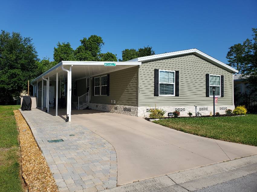 Homosassa, FL Mobile Home for Sale located at 10664 S Sterlingshire Terrace Walden Woods South