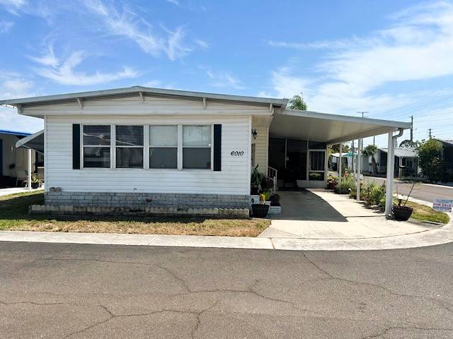 Port Richey, FL Mobile Home for Sale located at 6010 Cheers Dr Suncoast Gateway
