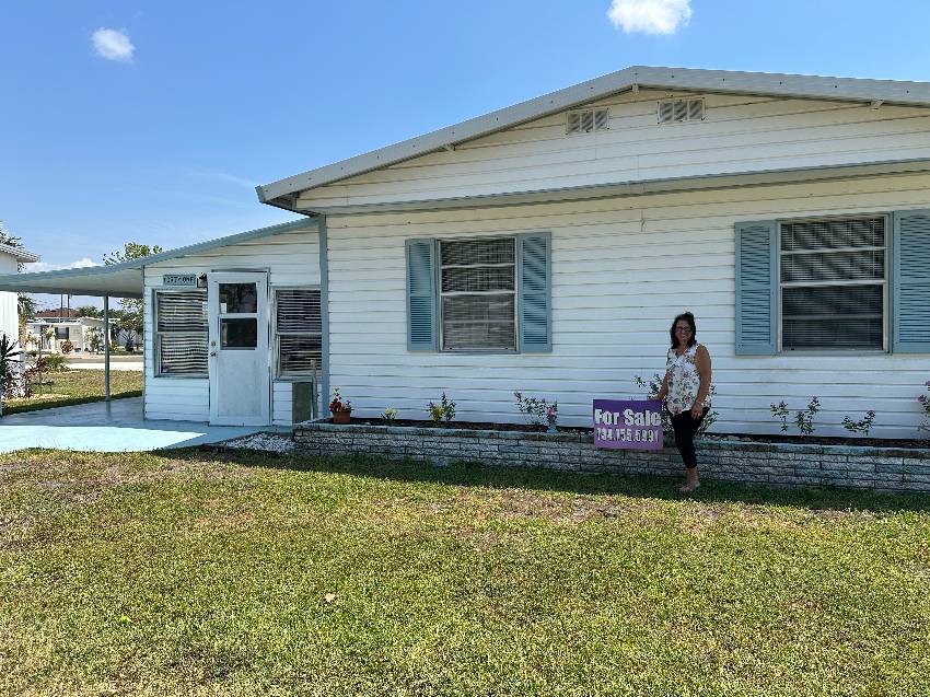 Palmetto, FL Mobile Home for Sale located at 41 North Rd Coach House