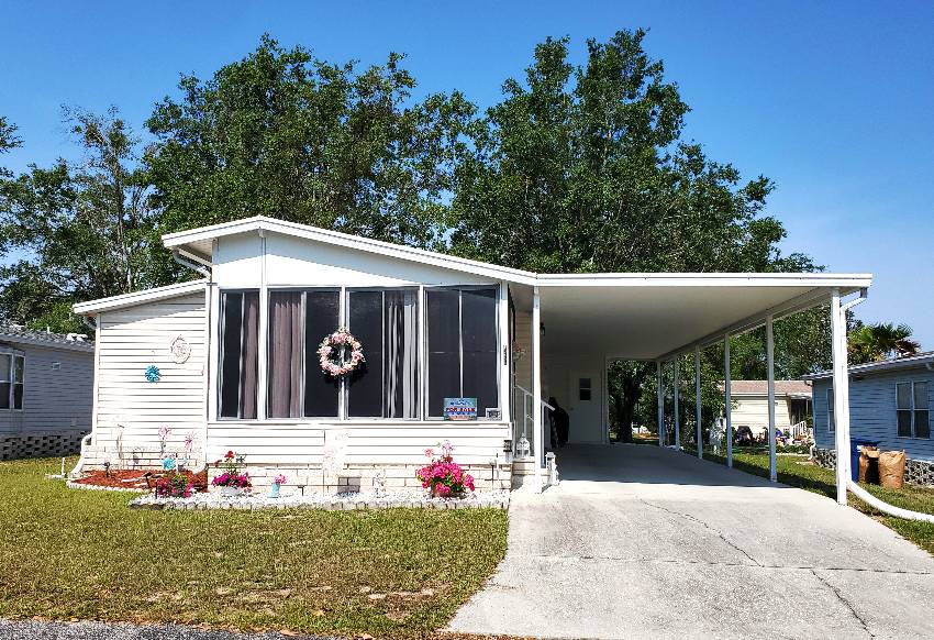 Homosassa, FL Mobile Home for Sale located at 10456 S Little Hampton Terrace Walden Woods
