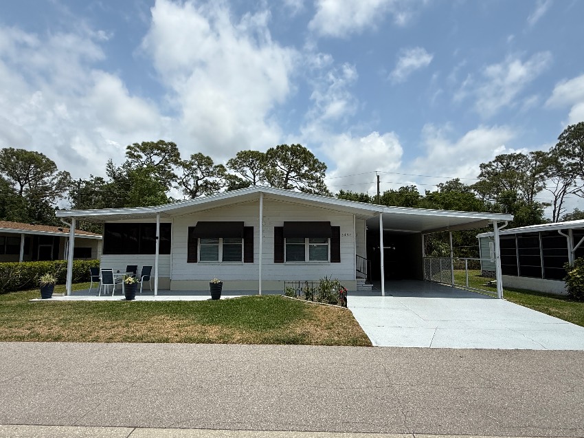 Sarasota, FL Mobile Home for Sale located at 5453 Seven Oaks Dr Camelot East Village