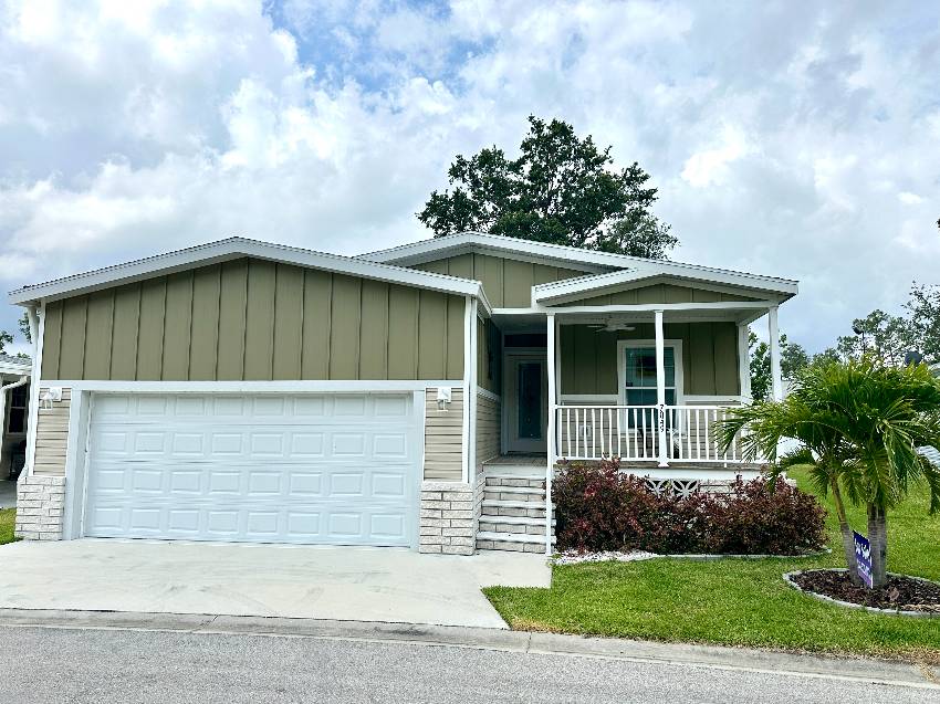 Ellenton, FL Mobile Home for Sale located at 7049 Bartlett Ct Colony Cove
