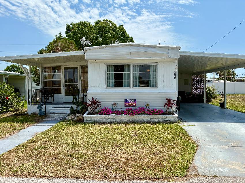 Nokomis, FL Mobile Home for Sale located at 286 Lake Dr Lake Village