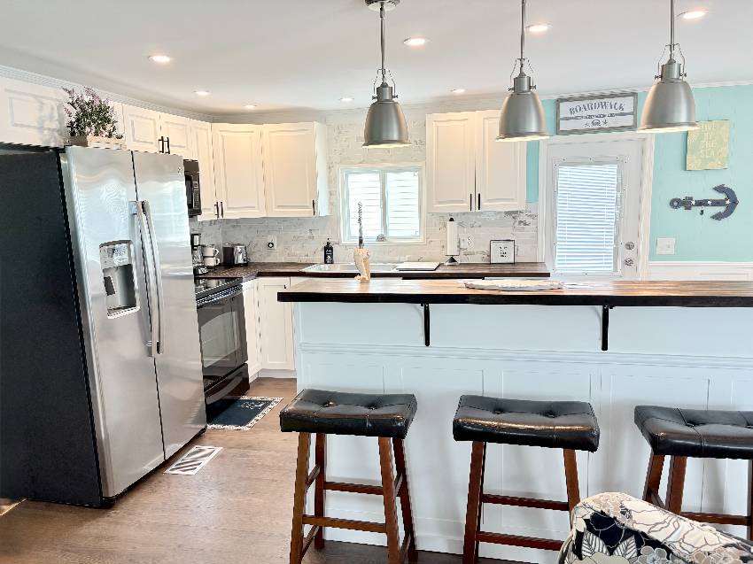 Venice, FL Mobile Home for Sale located at 916 Posadas Bay Indies