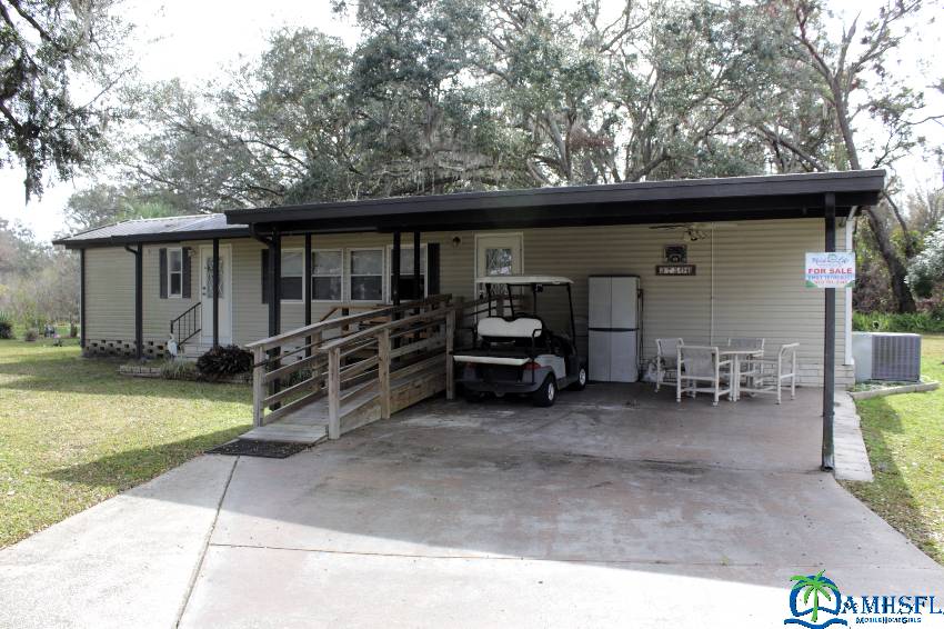 Zephyrhills, FL Mobile Home for Sale located at 37506 Pompano Ct Tropical Acre Estates