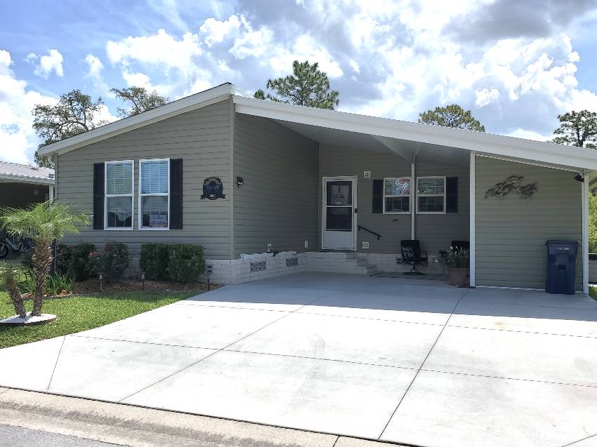 Homosassa, FL Mobile Home for Sale located at 10621 S Sterlingshire Terrace Walden Woods South