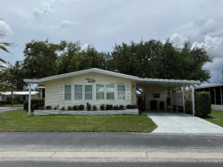 Sarasota, FL Mobile Home for Sale located at 5384 Grasmere Ln Camelot East Village