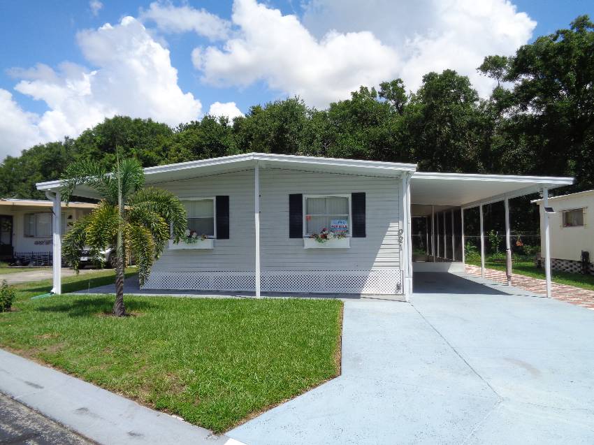 Lakeland, FL Mobile Home for Sale located at 921 Fountainview Lake Dr Fountainview Estates