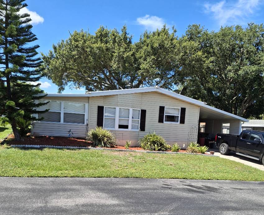 Lakeland, FL Mobile Home for Sale located at 1673 Bassett Dr. Foxwood Village