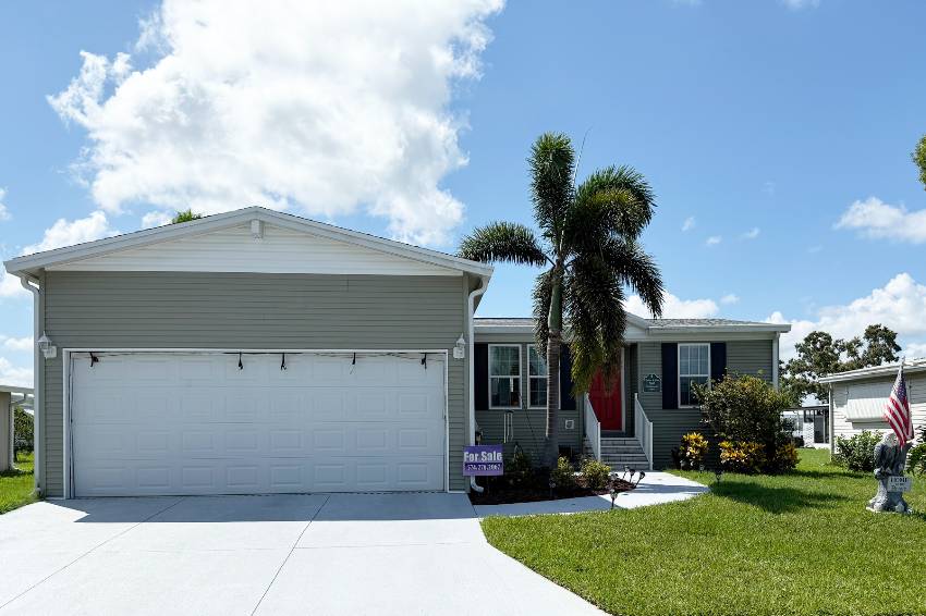 Ellenton, FL Mobile Home for Sale located at 7407 Westwood Dr Colony Cove