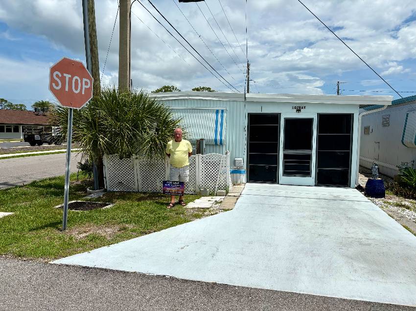 Venice, FL Mobile Home for Sale located at 102 Bay St Venice Municipal Mobile Home Park