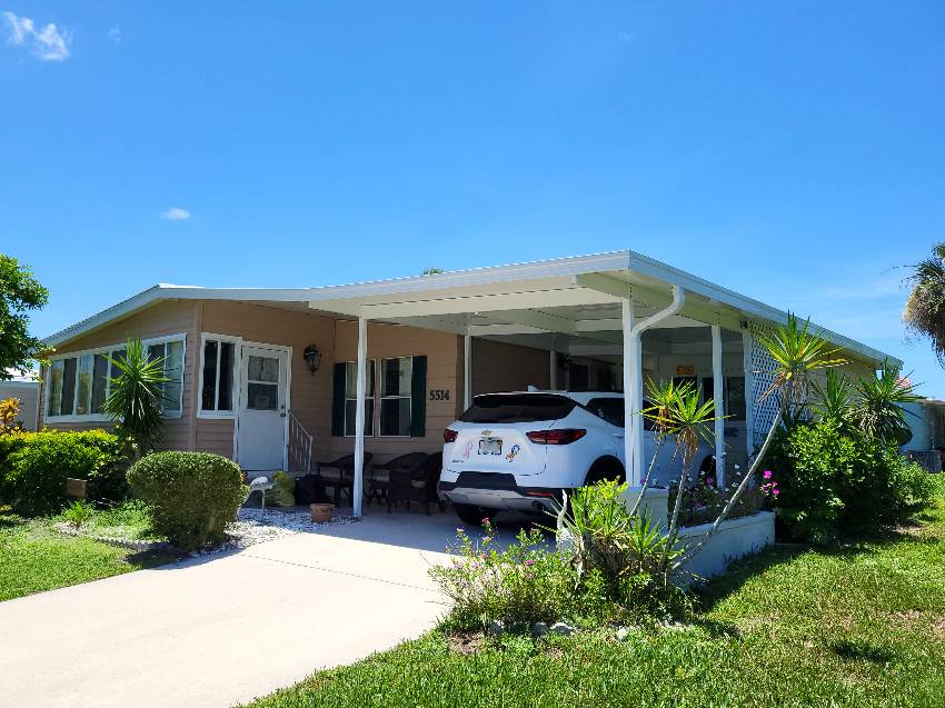 Sarasota, FL Mobile Home for Sale located at 5514 Yarmouth Lane Camelot Lakes Village