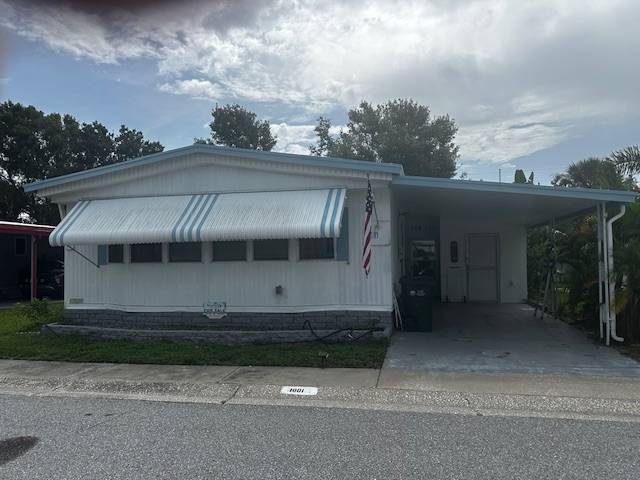 Clearwater, FL Mobile Home for Sale located at 15666 49th St N #1001 Shadylane Village