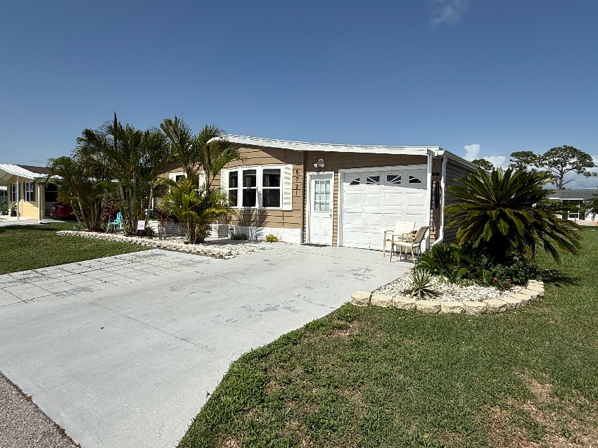 Sarasota, FL Mobile Home for Sale located at 5721 Scarborough Ln Camelot East Village