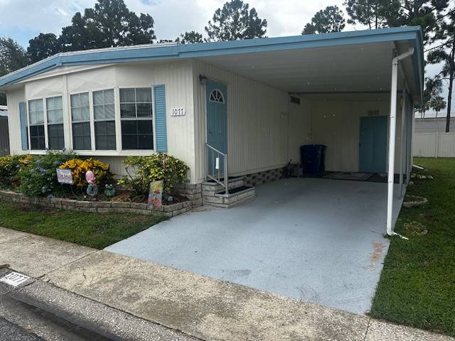 Clearwater, FL Mobile Home for Sale located at 15666 49th St. N #1077 Shady Lane Village