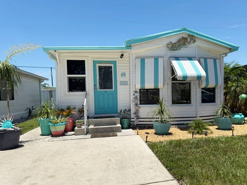 Palmetto, FL Mobile Home for Sale located at 8515 Us Highway 41 N Lot 88 Winterset Rv
