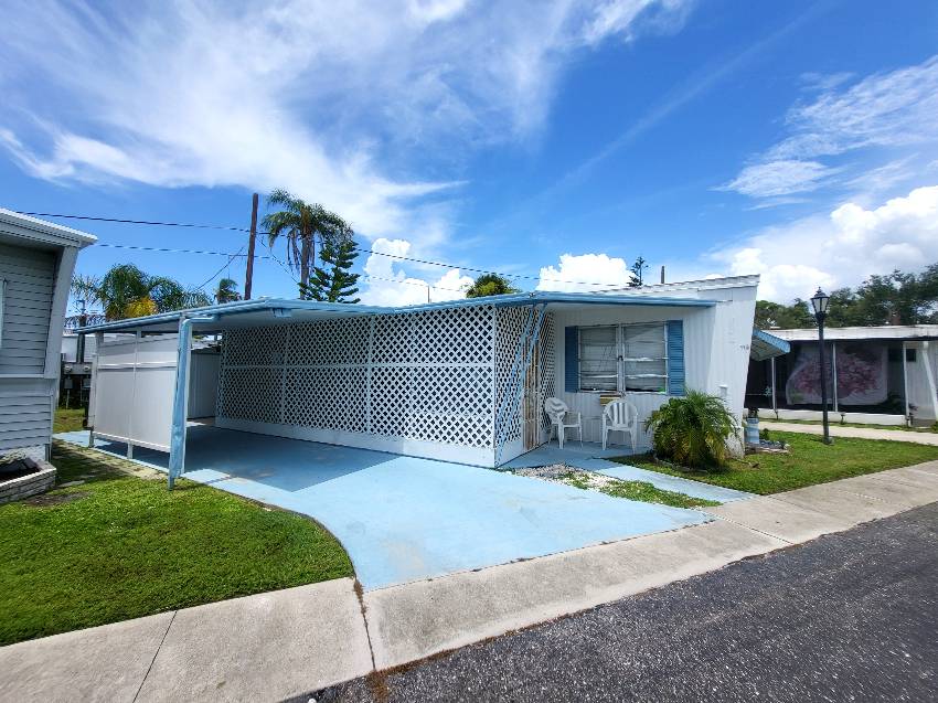 Sarasota, FL Mobile Home for Sale located at 8705 S Tamiami Trl Lot 113 Royal Palms Mhp