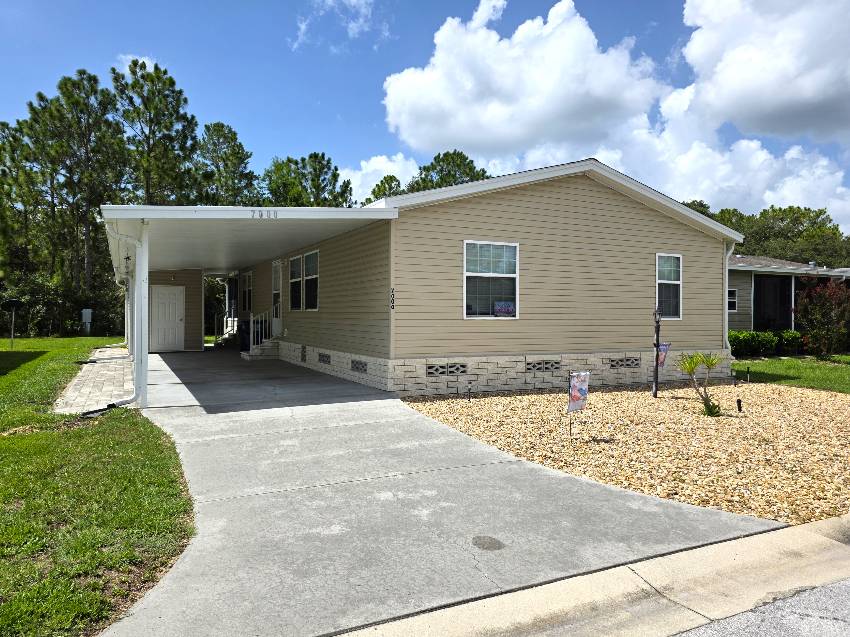 Homosassa, FL Mobile Home for Sale located at 7000 W Leonshire Lane Walden Woods South