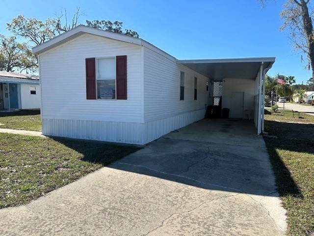 Hudson, FL Mobile Home for Sale located at 10504 Decent Lane Country Village