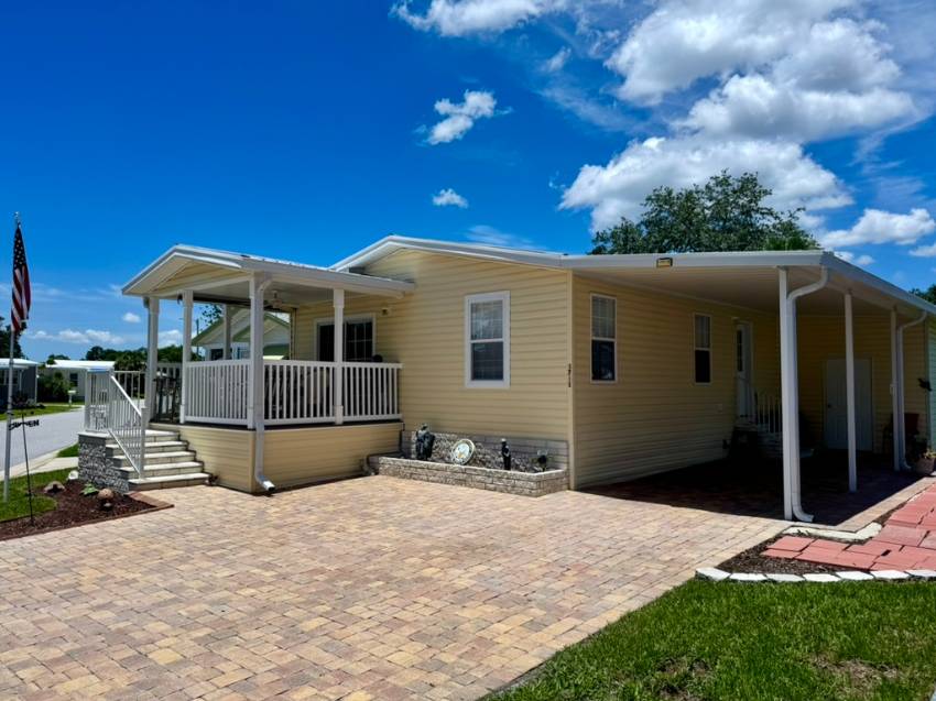Tampa, FL Mobile Home for Sale located at 3711 Yardarm Dr Winward Lakes