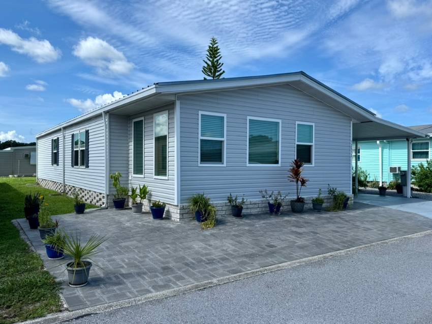 Odessa, FL Mobile Home for Sale located at 12512 Silver Villas Ln Silver Dollar Resort