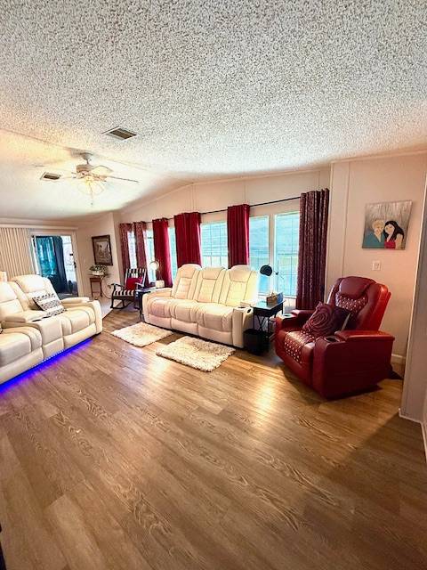 Auburndale, FL Mobile Home for Sale located at 142 E Hampton Dr The Hamptons Golf & Country Club