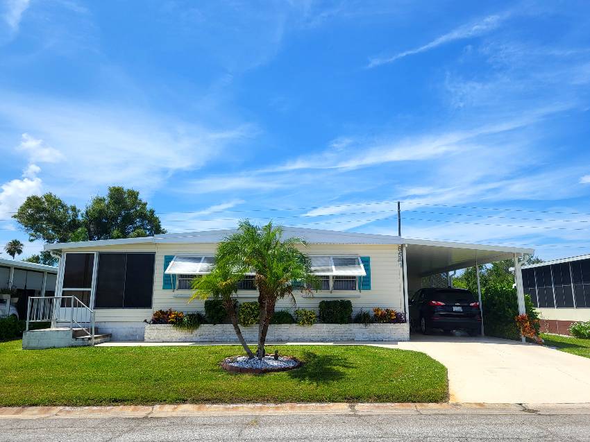 Sarasota, FL Mobile Home for Sale located at 8541 Carrie Lane Park East Club