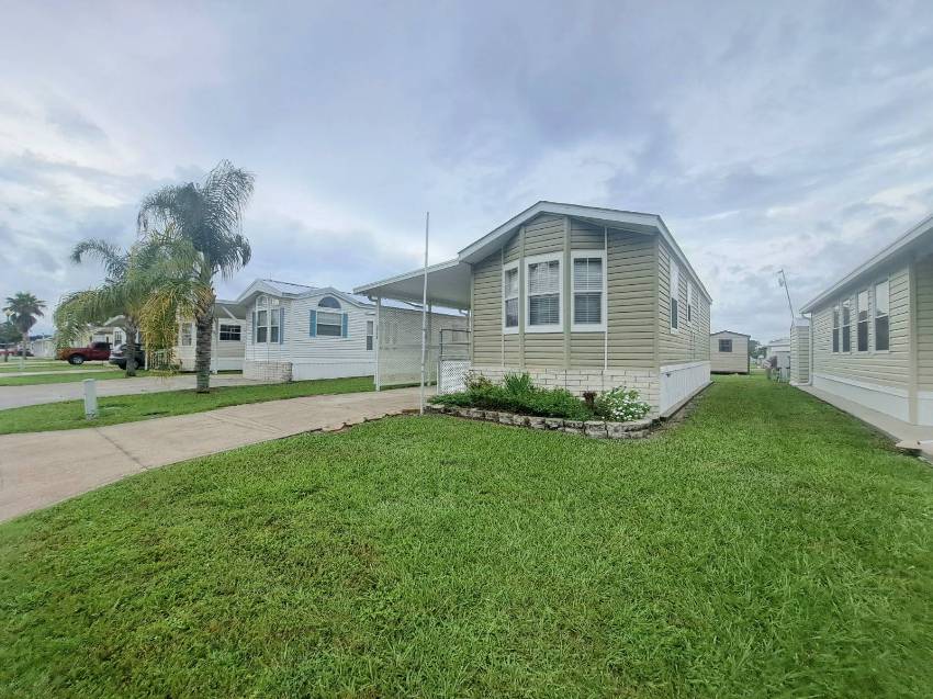 Zephyrhills, FL Mobile Home for Sale located at 39728 Cog Hill Loop Majestic Oaks