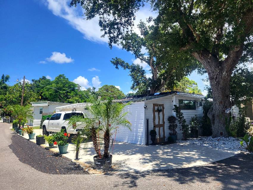 Osprey, FL Mobile Home for Sale located at 42 W Oak St Lot E1 Sarasota Bay Mhp