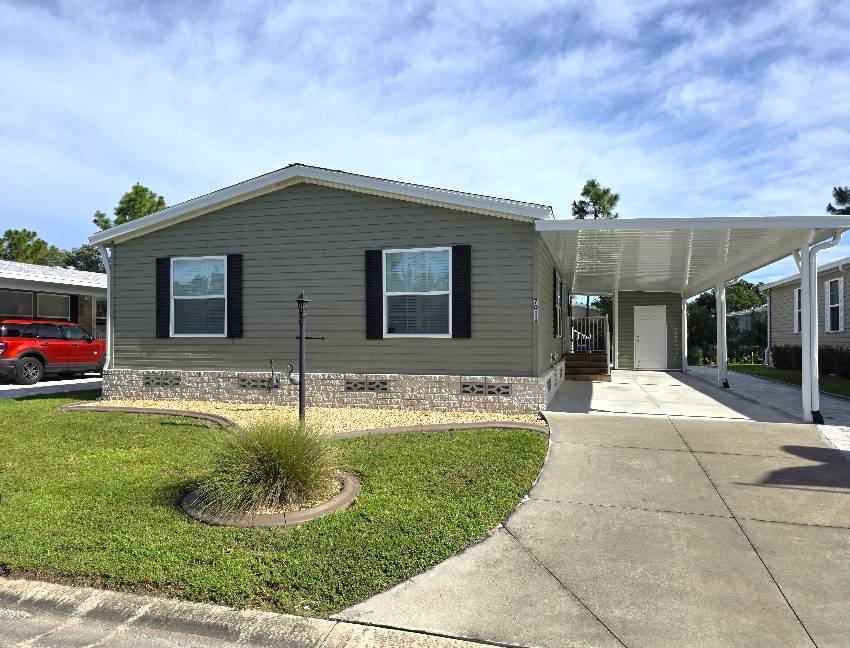 Homosassa, FL Mobile Home for Sale located at 7011 W Pollans Lane Walden Woods South