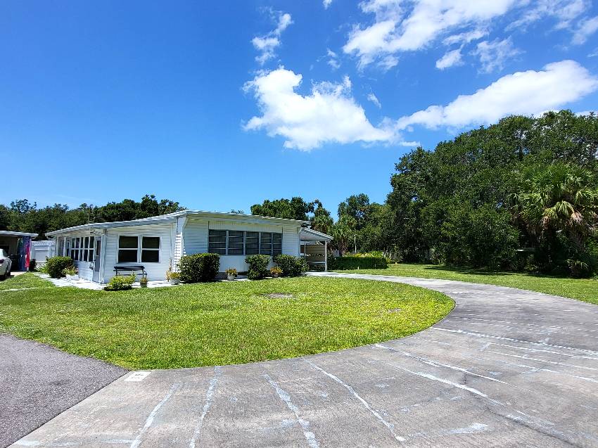 Sarasota, FL Mobile Home for Sale located at 3223 N Lockwood Ridge Rd Lot 69 Palm Terrace Mhp