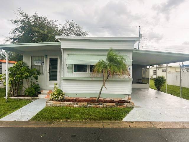 Clearwater, FL Mobile Home for Sale located at 16416 Us Hwy 19 N #511 