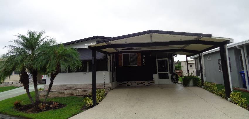 Lakeland, FL Mobile Home for Sale located at 705 Stokely Ln Beacon Hill Colony